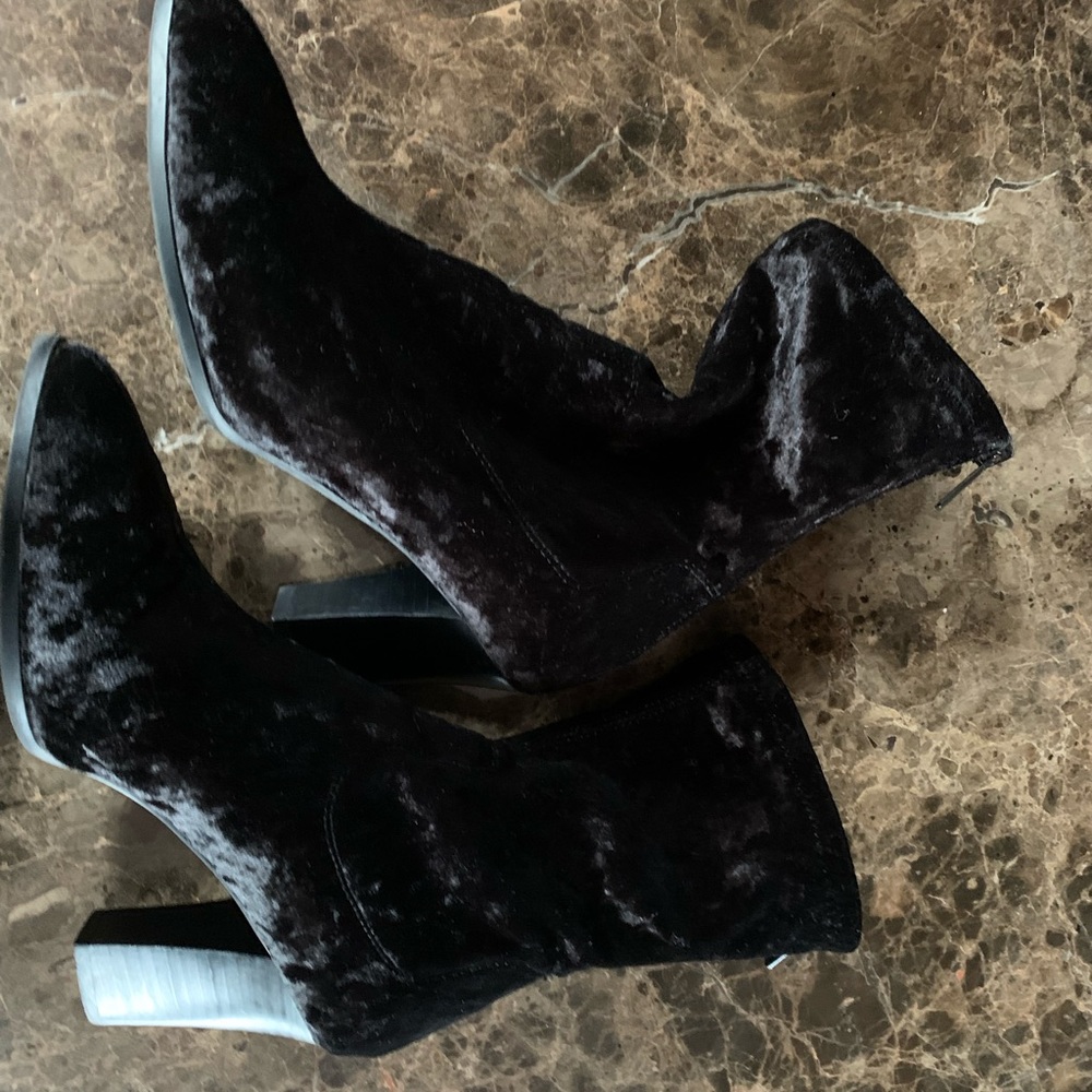 Impo Stretch Crushed Black Velvet Womens Size 8 zipped Ankle  Boots